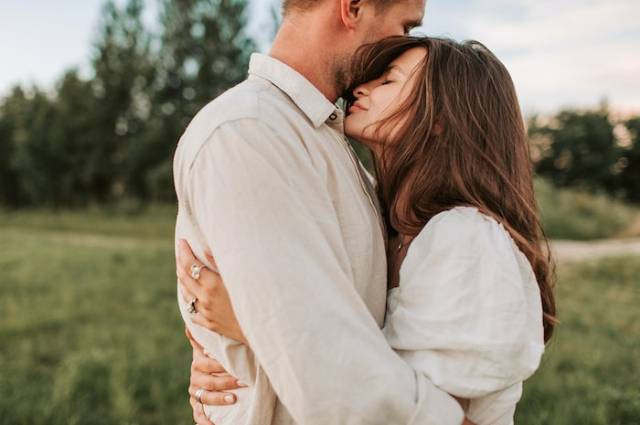Ilustrasi arti cowok clingy, sumber foto: Vlada Karpovich by pexels.com