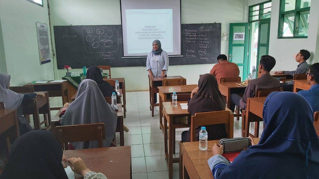 Pelaksanaan kegiatan pengabdian bersama Siswa/ Siswi SMA Trensains
