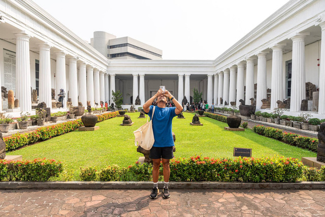 Menjelajah sejarah Indonesia di Museum Nasional. Foto: Tiket.com 