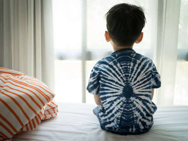 Ilustrasi anak sedih, murung, trauma. Foto: eyes on him/Shutterstock