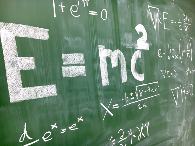 Ilustrasi Cara Hitung Akar dalam Matematika, Unsplash/Artturi Jalli