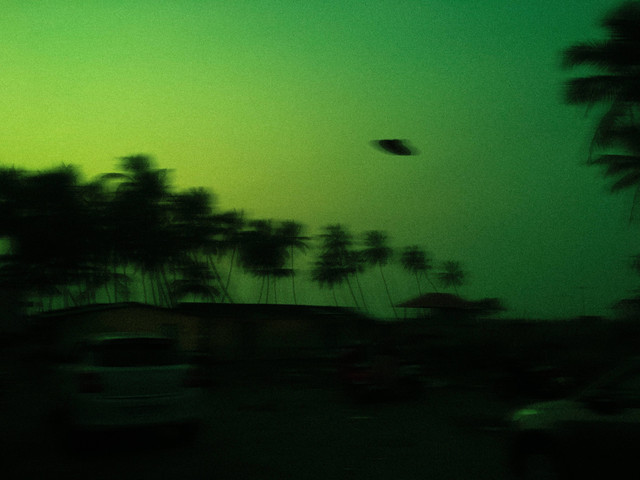 Ilustrasi Caption Hari UFO Sedunia untuk Postingan Instagram. Foto: Unsplash/Albert Antony.