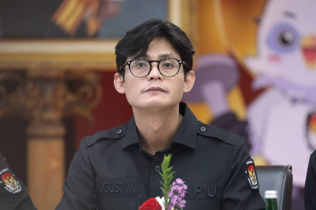 Anggota KPU August Mellaz saat rapat pleno terbuka rekapitulasi daftar pemilih tetap (DPT) tingkat nasional di ruang Sidang lantai 2 Gedung KPU, Jakarta, Minggu (2/7/2023). Foto: Fitra Andrianto/kumparan