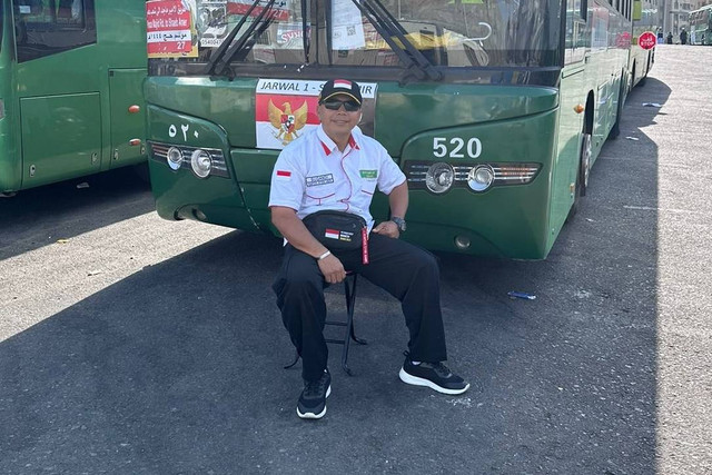 Kapos Terminal Syib Amir, Sugandi, menunjukkan bus selawat sudah beroperasi penuh setelah puncak haji. Foto: Dok. Pribadi