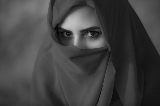 Ilustrasi berpakaian menutup aurat (sumber: https://pixabay.com/id/ )
