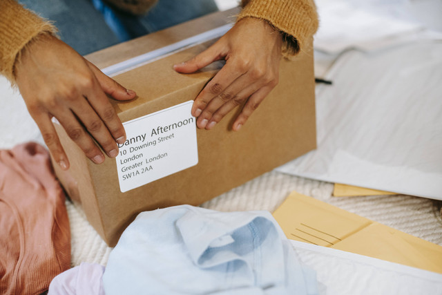 Ilustrasi Cara Nulis Alamat di Paket, foto : Pexels/Liza Summer