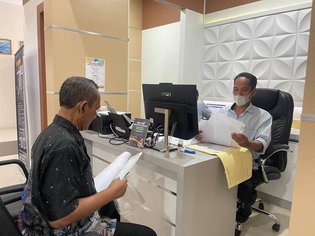 Pelayanan pembuatan paspor di MPP