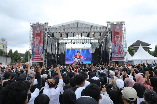 Sahabat Ganjar saat menggelar Pesta Rakyat Ganjar Pranowo di Kota Magelang pada Minggu (2/7). Foto: Dok. Istimewa