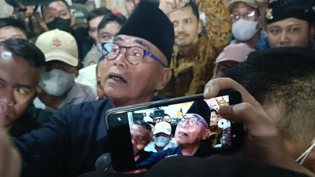 Panji Gumilang setelah diperiksa di Bareskrim Polri, Senin (3/7). Foto: Thomas Bosco/kumparan