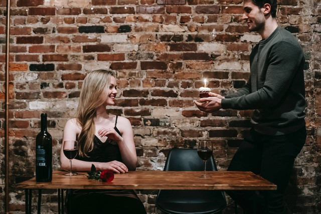 Ilustrasi cara mengucapkan ultah ke pacar. Sumber: Katerina Holmes/pexels.com 