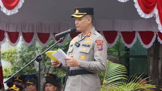 Kapolres Kotabaru AKBP Tri Suhartanto. Foto: Youtube/Polres Kotabaru
