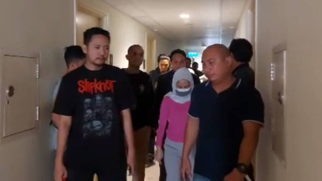 Polda Metro Jaya menangkap pelaku penipuan iPhone Si Kembar, Rihana dan Rihani di Apartemen M Town Gading Serpong, Tangerang, Selasa (4/7/2023). Foto: Dok. Istimewa