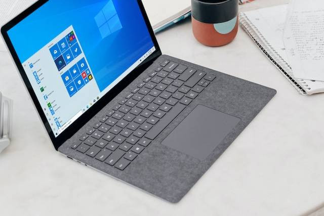 Ilustrasi Cara Ganti Bahasa di Laptop, Foto : Windows / Unsplash