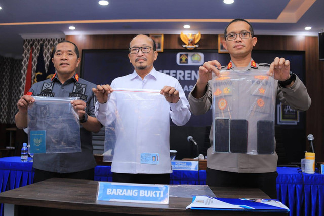 Kantor Imigrasi Ponorogo menangkap 5 pelaku sindikat perdagangan ginjal. Foto: Humas Kemenkumham Jatim
