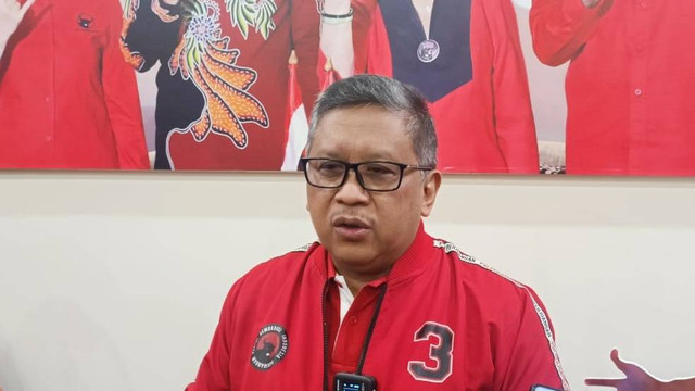 Sekjen PDIP Hasto Kristiyanto memberikan keterangan pers di Rumah Aspirasi Menteng Jakarta Pusat, Kamis (6/7/2023).  Foto: Thomas Bosco/kumparan