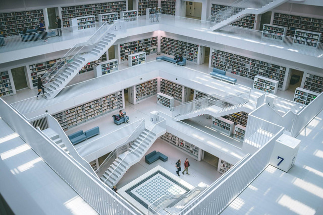 Puisi tentang Perpustakaan, Foto Unsplash Gabriel Sollmann