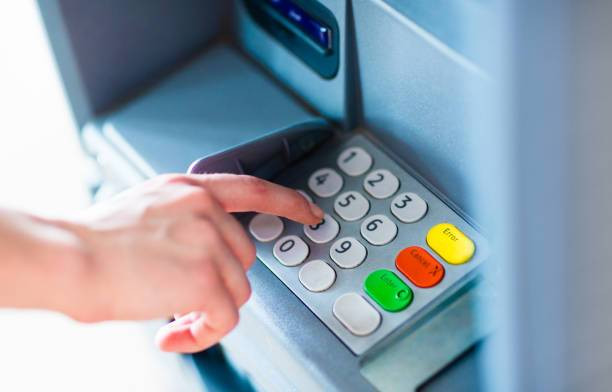 Ilustrasi Cara Top Up ShopeePay di Alfamart, Foto: Unsplash/PKpix.