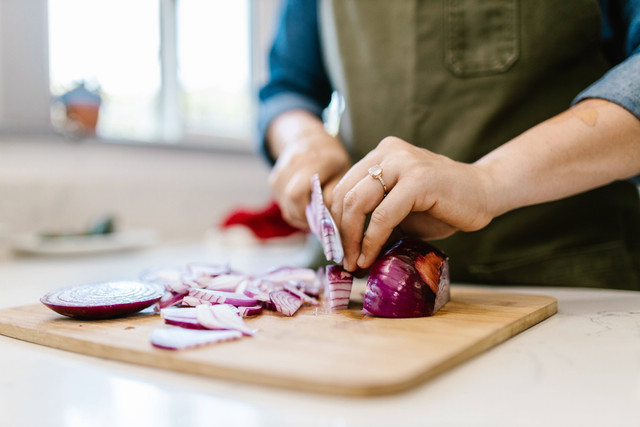 Cara Bikin Bawang Goreng Renyah dan Tahan Lama, Foto Hanya Ilustrasi: Pexels/RDNE Stock project