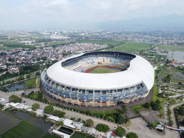 Ilustrasi kapasitas GBK. Sumber: Unsplash/ Dimas Rachmatsyah.