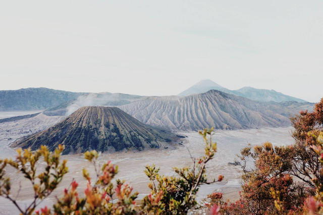 Ilustrasi gunung tertinggi di Pulau Jawa (Unsplash)
