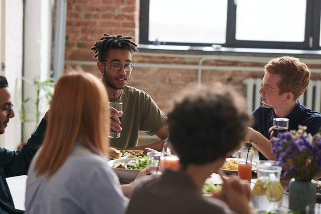 Ilustrasi personal boundaries adalah: Sumber foto: pexels/fauxels.