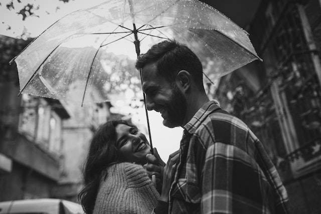 Ilustrasi kata-kata hujan singkat bikin baper, sumber foto: pexels.com/ROMAN ODINTSOV