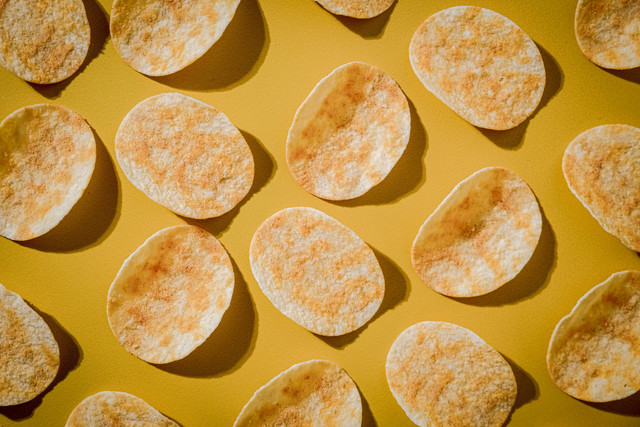 Ilustrasi Cara Buat Basreng Daun Jeruk. Foto: Unsplash/Jeff Siepman