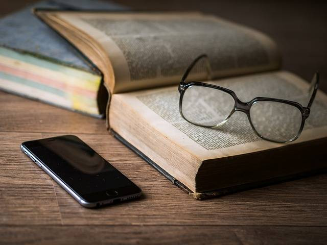 Ilustrasi kata-kata dari novel. Sumber foto: Pixabay @nafadia