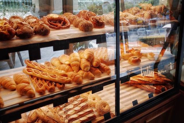 Ilustrasi Roti Ngomong. Foto: dok. Yeh Xintong (Unsplash)