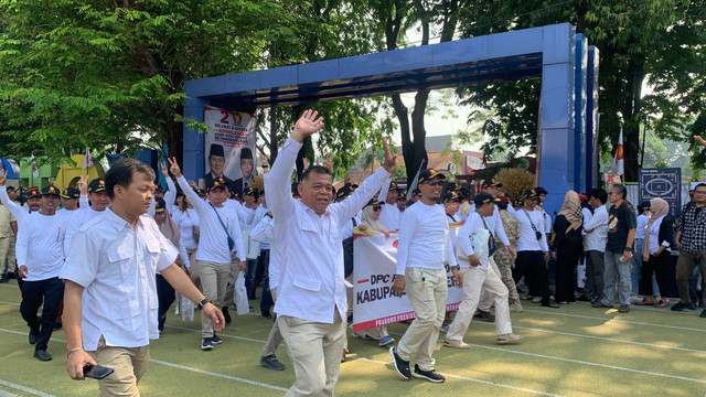 Suasana konsolidasi kader Partai Gerindra se-Tangerang Raya di alun-alun Kota Tangerang pada Minggu (9/7). Foto: Luthfi Humam/kumparan