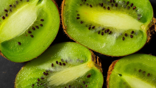 Ilustrasi Cara Makan Buah Kiwi, foto: pexels/Mikhail Nilov