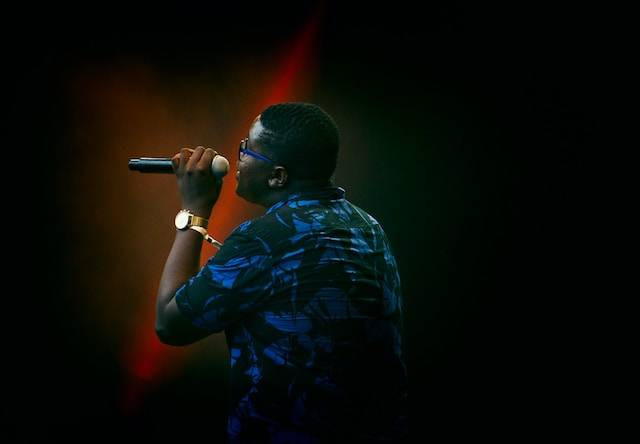 Main vocalist adalah. Gambar hanya ilustrasi. Sumber: Unsplash/Vidar Nordli-Mathisen