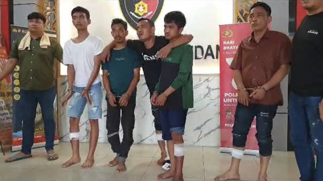 Pelaku begal yang ditangkap Polrestabes Medan pada Sabtu (8/7/2023). Foto: Dok. Istimewa