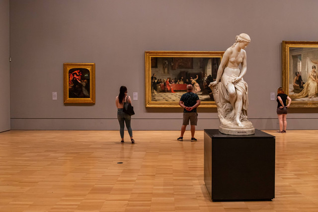 Ilustrasi Jenis Tour Guide, sumber foto (Mitchell Luo) by unsplash.com