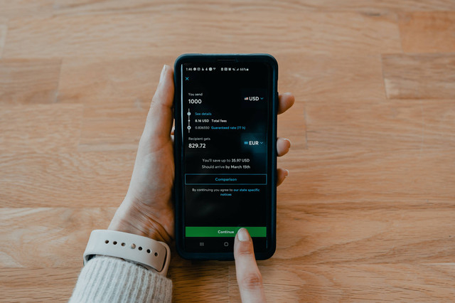 Ilustrasi Cara Transfer Virtual Account Mandiri M-Banking. Foto: Unsplash/Tech Daily.