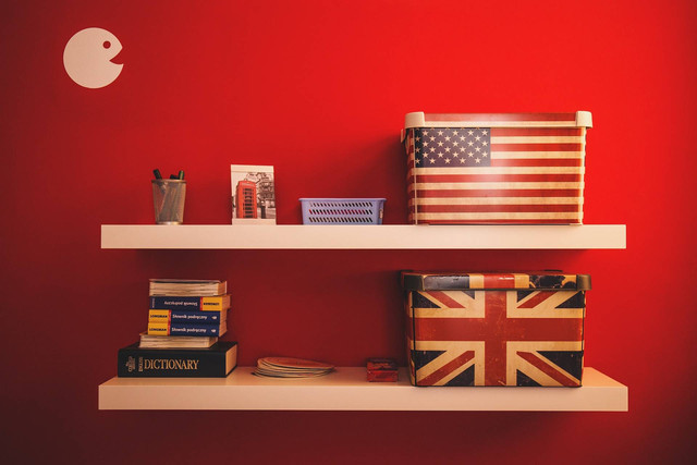 Ilustrasi Lawan Kata Her, Sumber: Unsplash/Freestocks