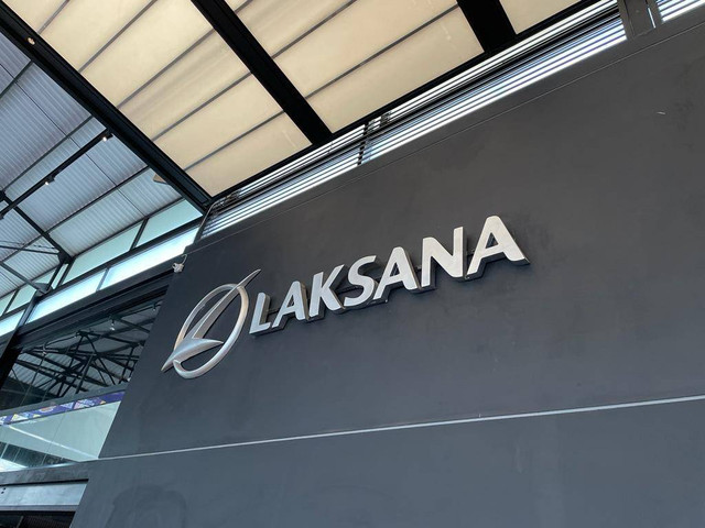 Logo karoseri Laksana. Foto: Sena Pratama/kumparan