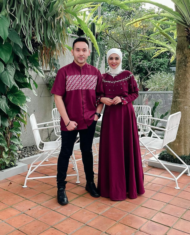 Jenita Janet dan suami. Foto: Instagram/jenitajanet