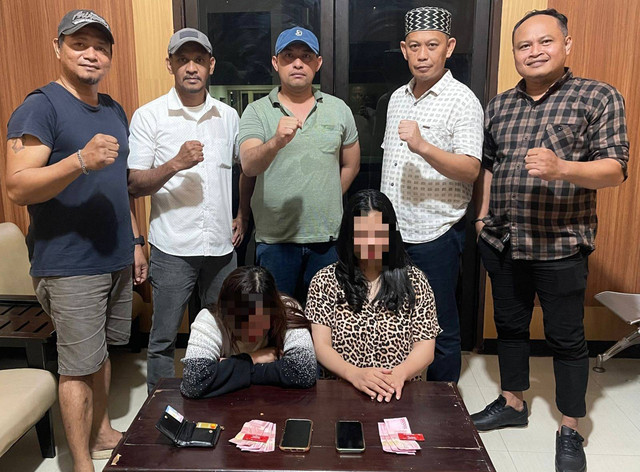 TM dan YS saat diamankan oleh sebuah hotel di Kendari. Foto: Istimewa