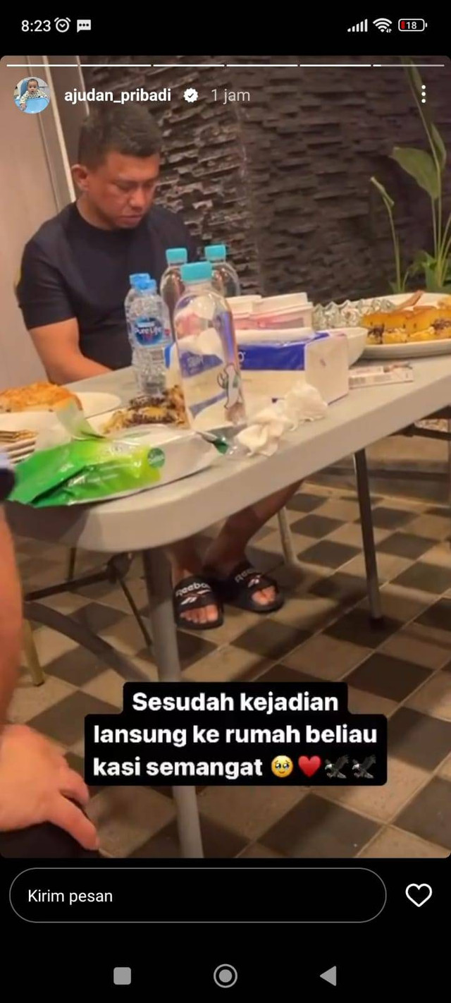 Viral unggahan IG akun @ajudan-pribadi soal Sambo di rumah. Foto: Dok. Istimewa