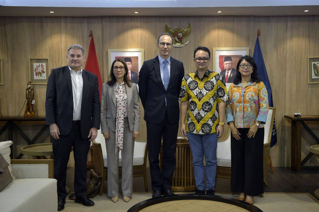Wakil Menteri Perdagangan RI, Jerry Sambuaga menerima kunjungan Assistant Deputy Minister, Indo-Pacific, Global Affairs Canada, Weldon Epp di Kantor Kementerian Perdagangan, Jakarta, Selasa (11/7/2023). Foto: Kemendag RI