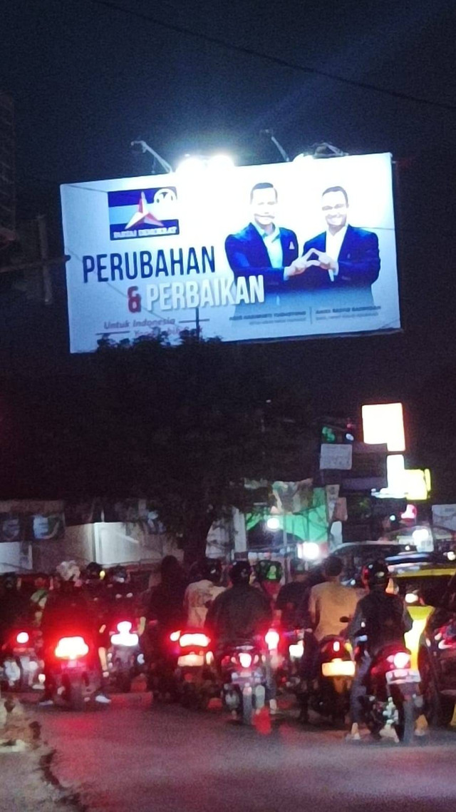 Baliho Anies-AHY di Jalan Lebak Bulus Raya. Foto: Reza Aditya Ramadhan/kumparan