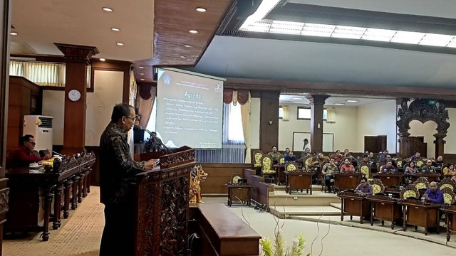 Gubernur Bali Wayan Koster saat sidang parnipurna di DPRD Bali. Foto: Denita BR Matondang/kumparan