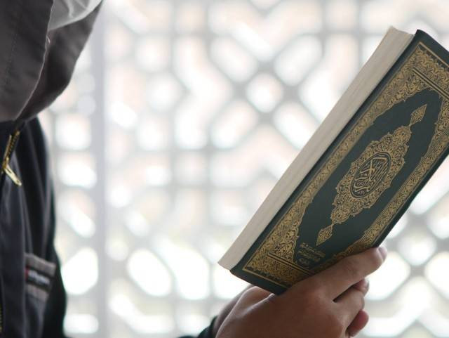 Ilustrasi cara membaca alif lam syamsiah. Foto: Unsplash. 