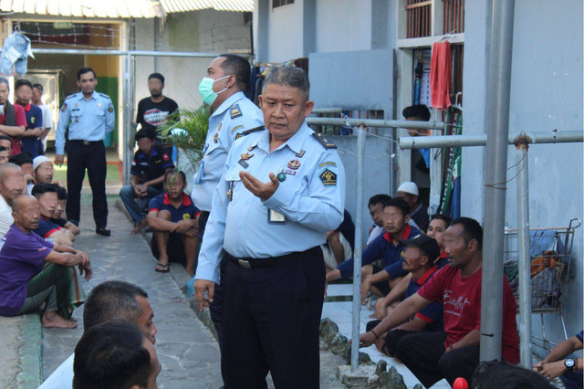 Sumiaji, Kasi Adm. Kamtib memberikan pemahaman ke warga binaan 