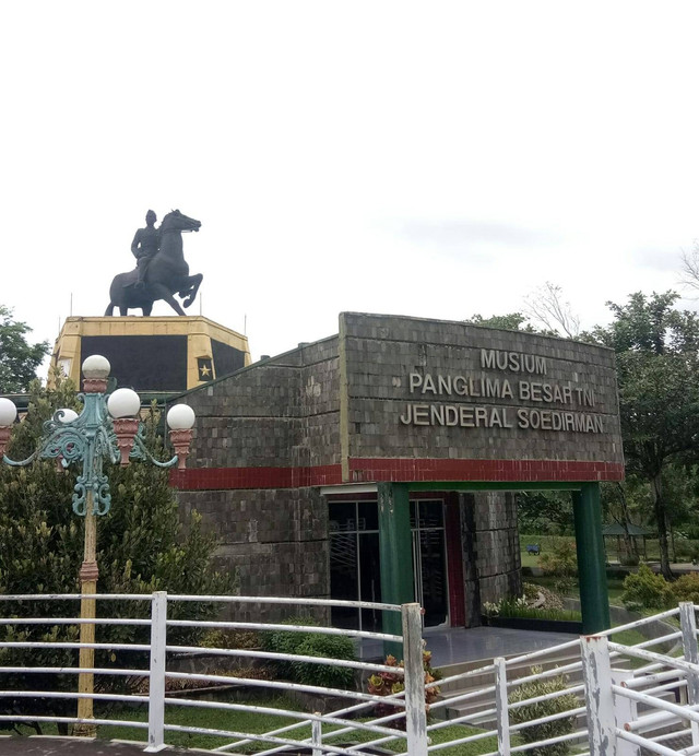 Bagian halaman depan Museum Panglima Besar Jenderal Soedirman. (Sumber : Foto Pribadi)
