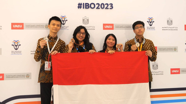 Siswa Indonesia peraih medali di ajang Olimpiade Biologi Internasional di UEA. Foto: KBRI Abu Dhabi