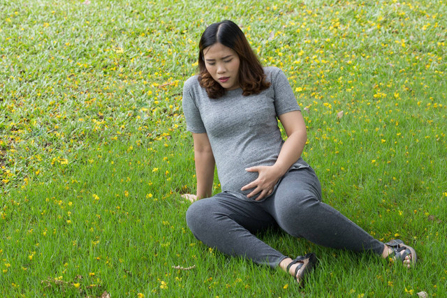 Kisah Ibu Bersihkan Kotoran Hewan saat Hamil, Kini Bayinya Alami Hidrosefalus. Foto: comzeal images/Shutterstock