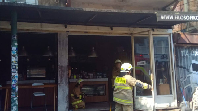 Suasana terkini kafe Filosopi Kopi usai terbakar. Foto: Damkar Jaksel