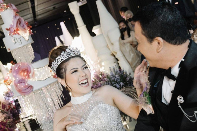 Pernikahan Tina Toon. Foto: Instagram/@tinatoon101